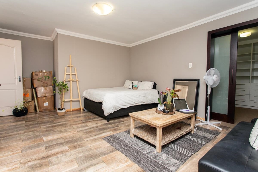 6 Bedroom Property for Sale in Vredekloof Heights Western Cape